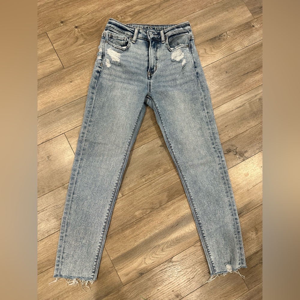 American Eagle Outfitters Light Blue Stretch Mom Jeans- size 00